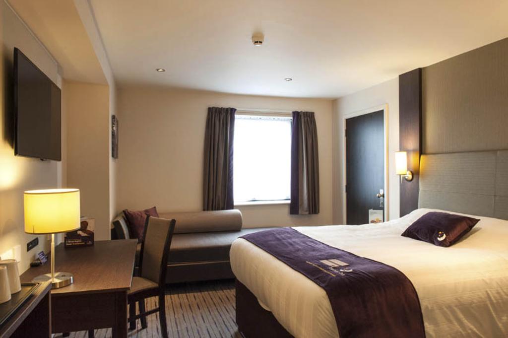 Premier Inn Birmingham City Centre Broad Street Exterior foto