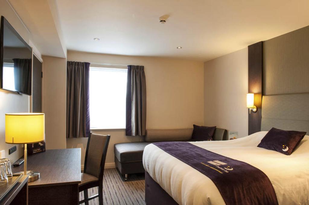 Premier Inn Birmingham City Centre Broad Street Exterior foto