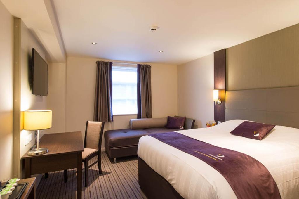 Premier Inn Birmingham City Centre Broad Street Exterior foto