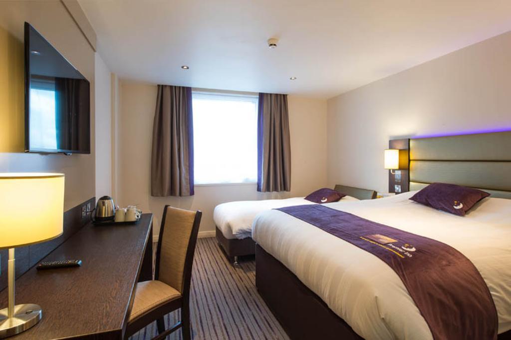 Premier Inn Birmingham City Centre Broad Street Exterior foto