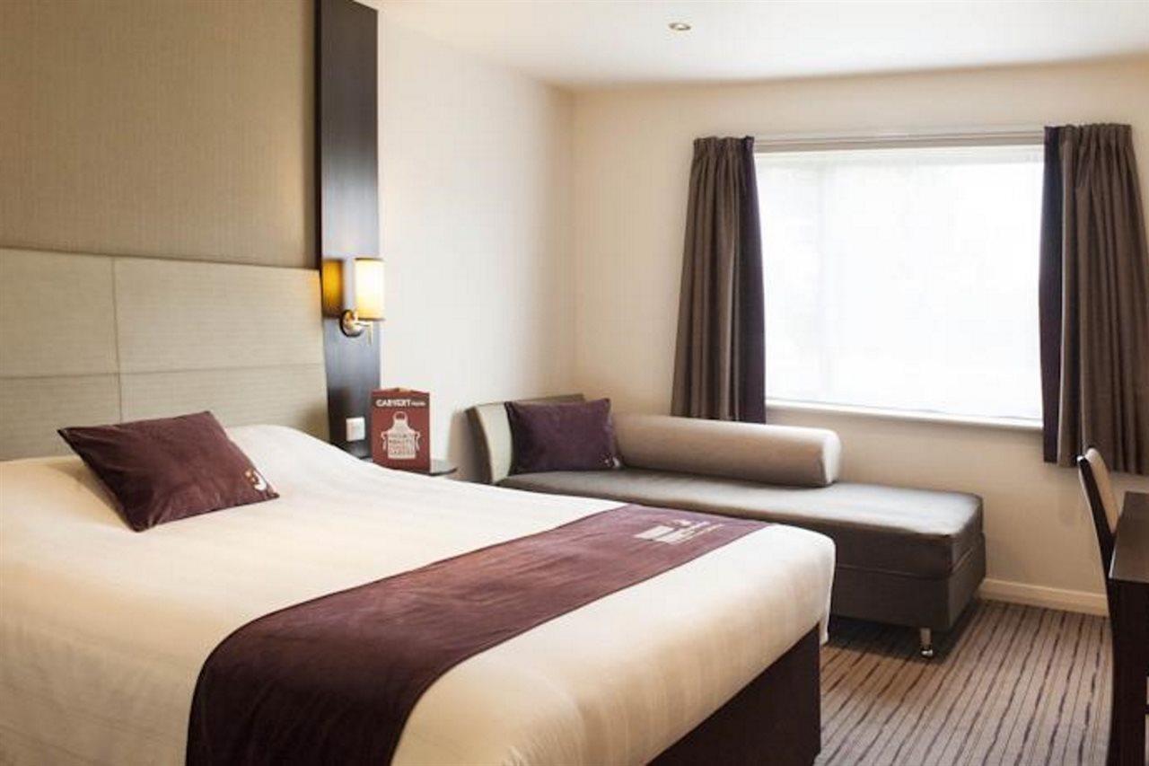 Premier Inn Birmingham City Centre Broad Street Exterior foto