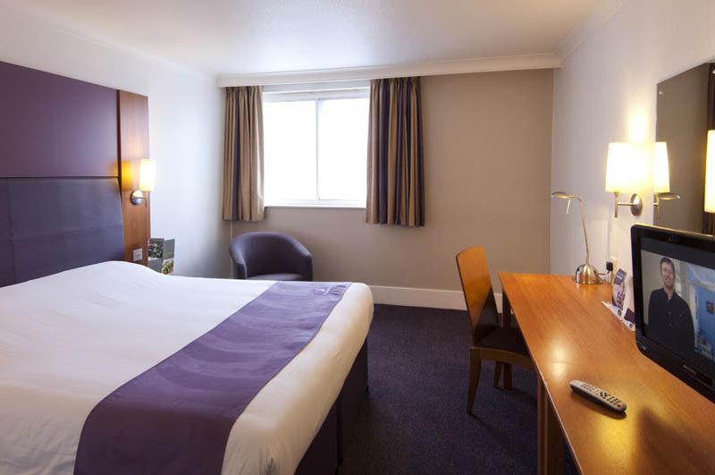 Premier Inn Birmingham City Centre Broad Street Exterior foto