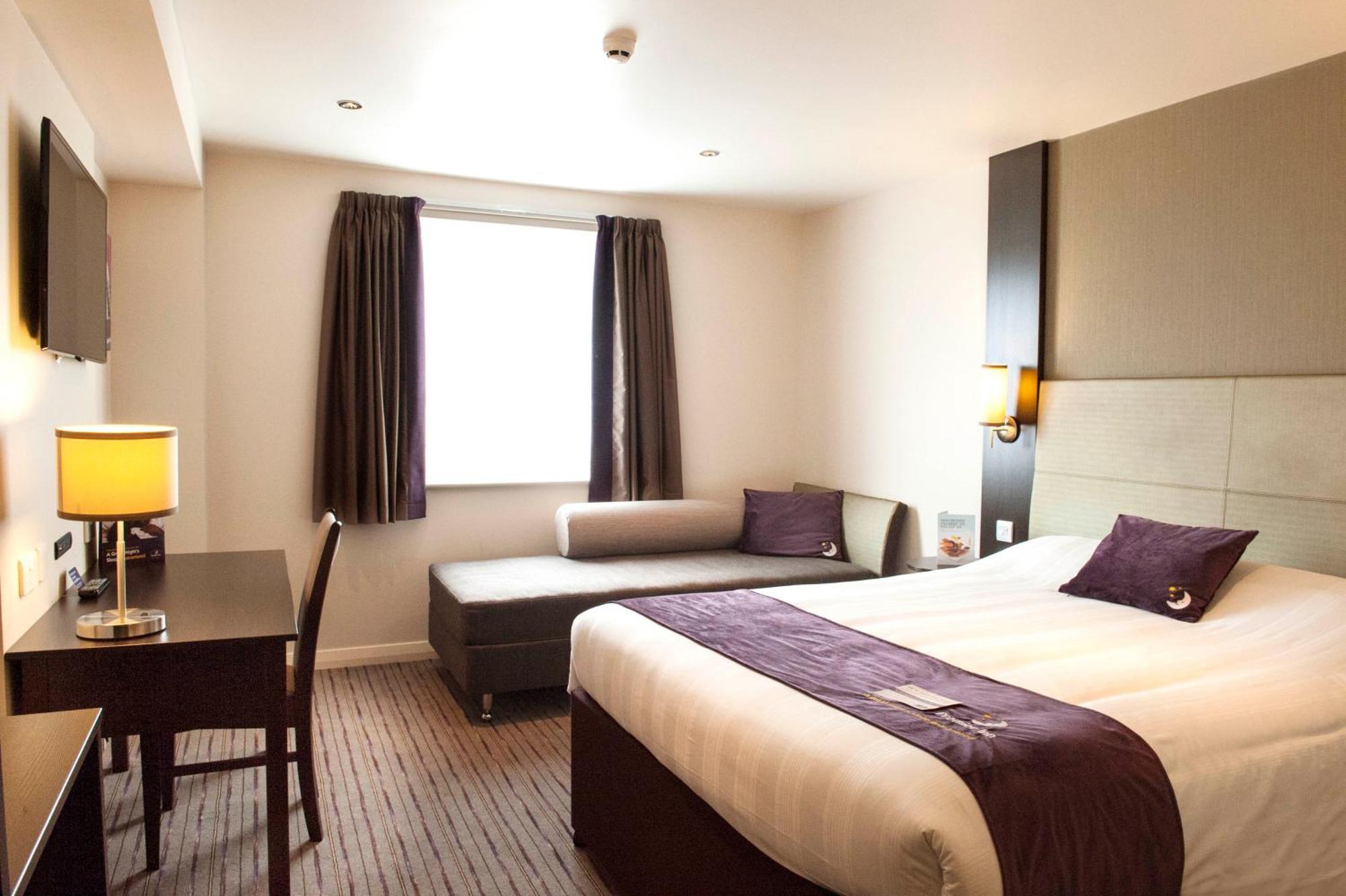 Premier Inn Birmingham City Centre Broad Street Exterior foto
